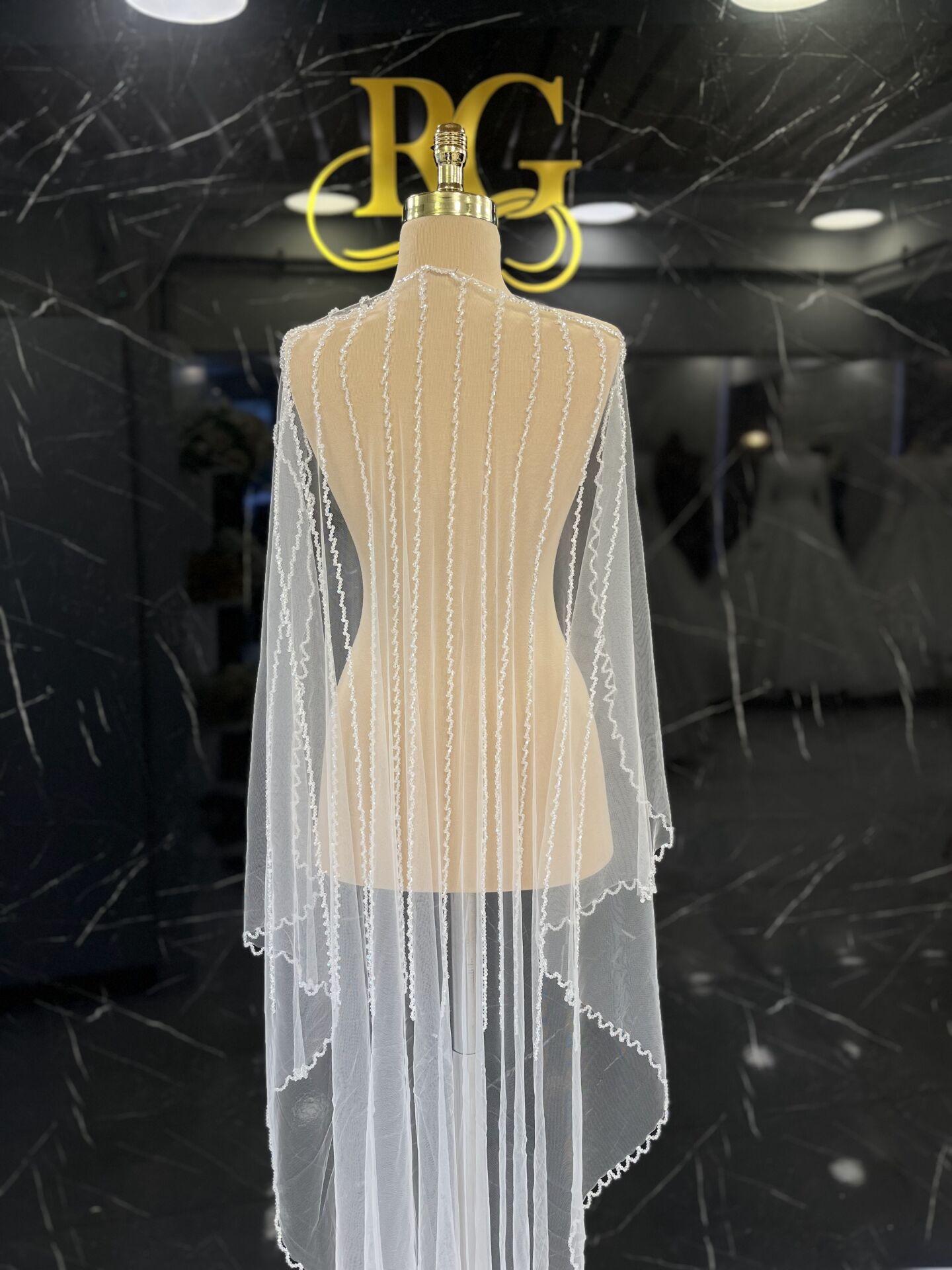 Kırık Beyaz Duvak Kristal Taşlı El İşlemeli